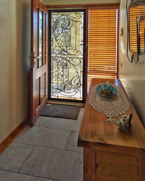 Waterfront Retreat - Accommodation 4U 13