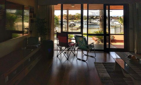 Waterfront Retreat - Accommodation 4U 3