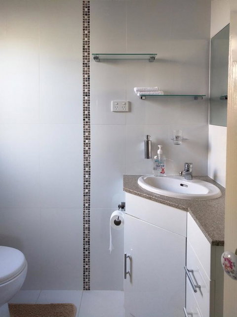 Waterfront Retreat - Accommodation 4U 19