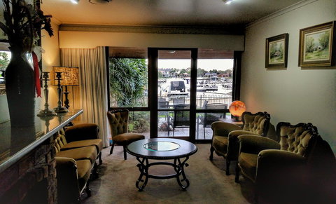 Waterfront Retreat - Accommodation 4U 14