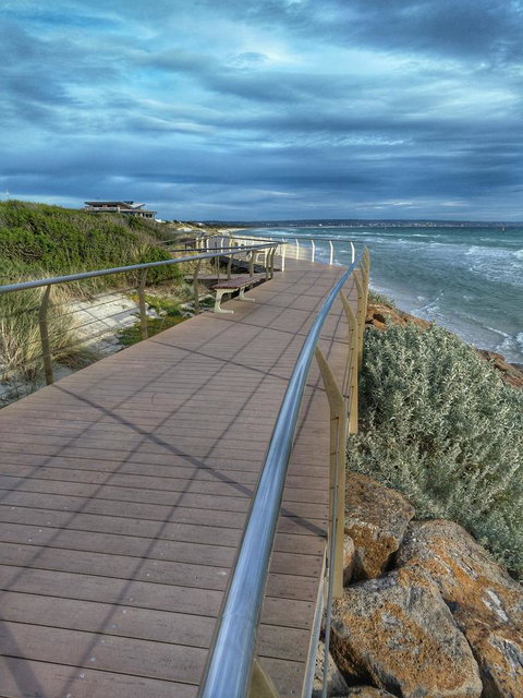 Waterfront Retreat - Accommodation 4U 33