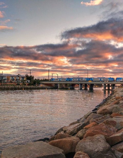 Waterfront Retreat - Accommodation 4U 34