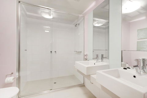 Waterfront Melbourne Apartments - Accommodation 4U 24
