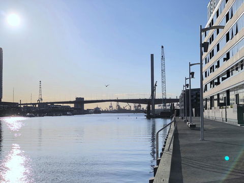 Pride Docklands Waterfront Apartment City View - Accommodation 4U 6