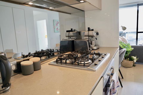 Pride Docklands Waterfront Apartment City View - Accommodation 4U 22