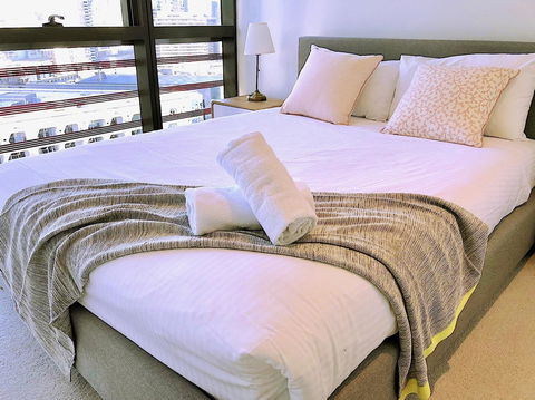 Pride Docklands Waterfront Apartment City View - Accommodation 4U 41