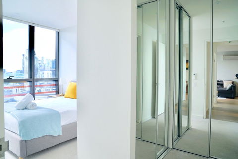 Pride Docklands Waterfront Apartment City View - Accommodation 4U 23
