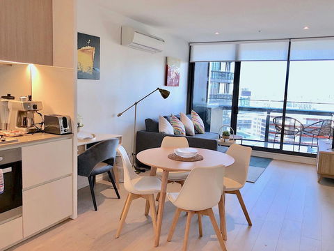 Pride Docklands Waterfront Apartment City View - Accommodation 4U 5