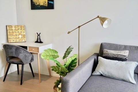 Pride Docklands Waterfront Apartment City View - Accommodation 4U 15
