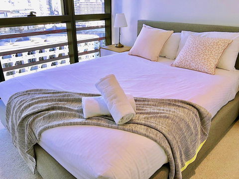 Pride Docklands Waterfront Apartment City View - Accommodation 4U 1