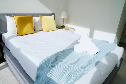 Pride Docklands Waterfront Apartment City View - Accommodation 4U 2