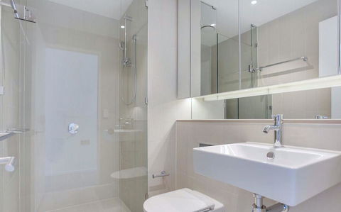 Pride Docklands Waterfront Apartment City View - Accommodation 4U 16