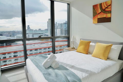 Pride Docklands Waterfront Apartment City View - Accommodation 4U 9