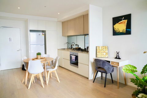 Pride Docklands Waterfront Apartment City View - Accommodation 4U 13