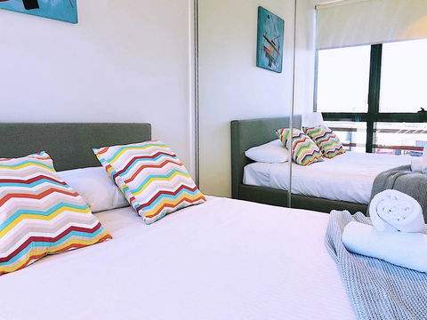 Pride Docklands Waterfront Apartment City View - Accommodation 4U 8