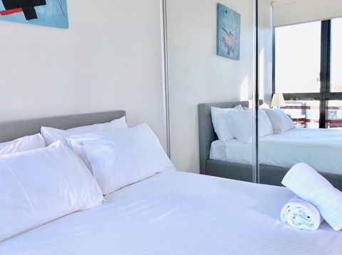 Pride Docklands Waterfront Apartment City View - Accommodation 4U 43