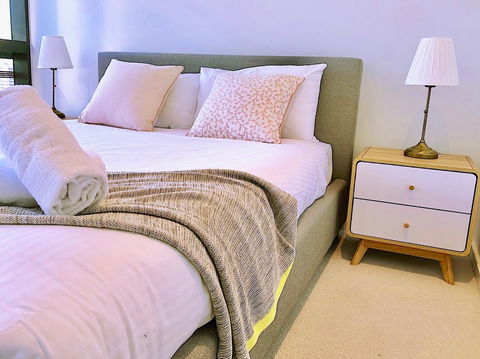 Pride Docklands Waterfront Apartment City View - Accommodation 4U 25