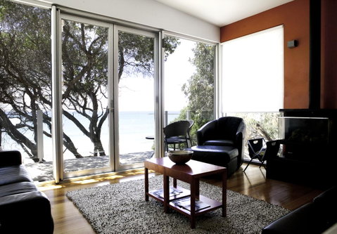 Battery Cove Beach Front Apartment - Accommodation 4U 2