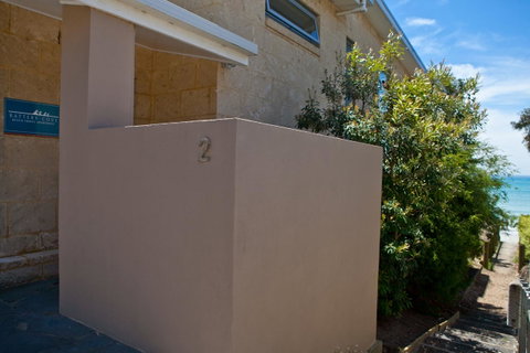 Battery Cove Beach Front Apartment - Accommodation 4U 3