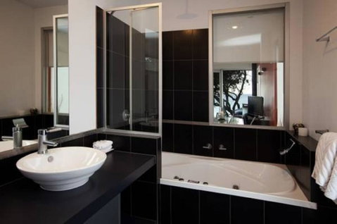 Battery Cove Beach Front Apartment - Accommodation 4U 4