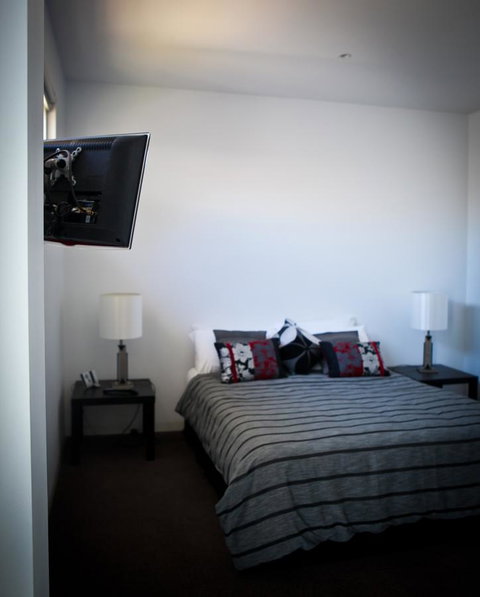 Battery Cove Beach Front Apartment - Accommodation 4U 9