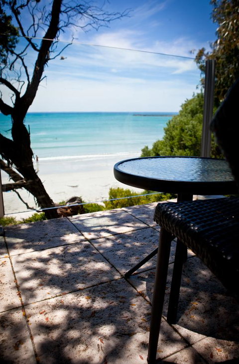 Battery Cove Beach Front Apartment - Accommodation 4U 5