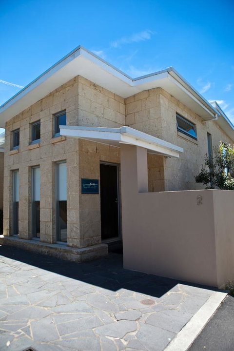 Battery Cove Beach Front Apartment - Accommodation 4U 12