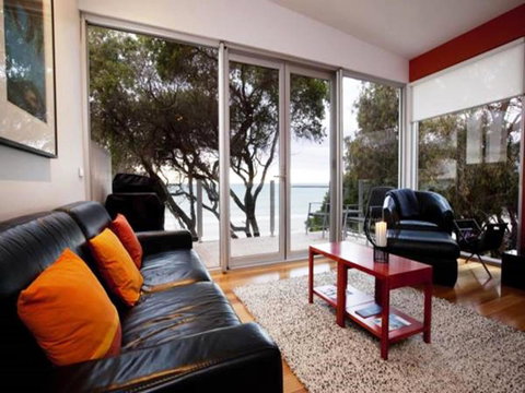 Battery Cove Beach Front Apartment - Accommodation 4U 16