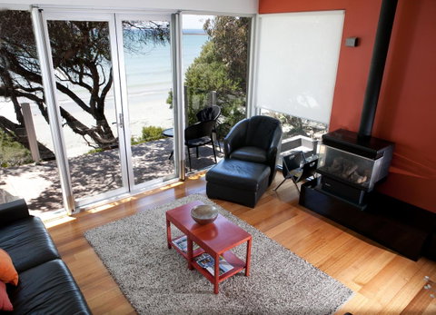 Battery Cove Beach Front Apartment - Accommodation 4U 11