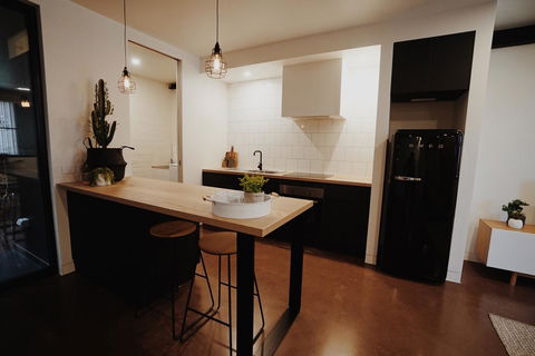 THE WAREHOUSE APARTMENTS - Accommodation 4U 8