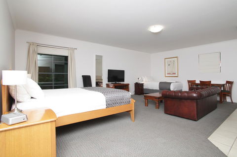 Quality Inn & Suites The Menzies - Accommodation 4U 10