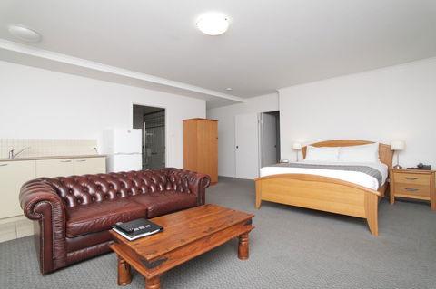 Quality Inn & Suites The Menzies - Accommodation 4U 8