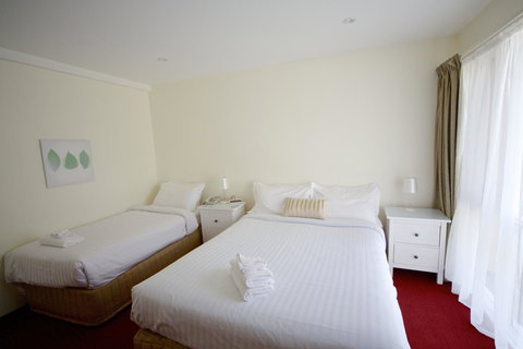 Sanctuary House Resort Motel - Accommodation 4U 22
