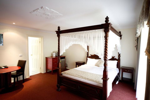 Sanctuary House Resort Motel - Accommodation 4U 4