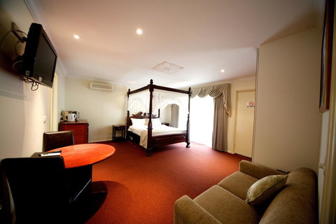 Sanctuary House Resort Motel - Accommodation 4U 10