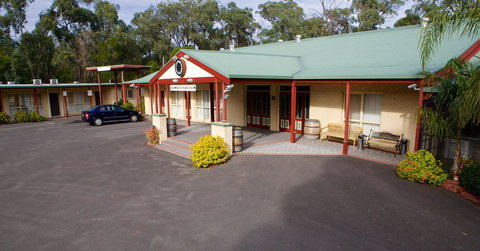 Sanctuary House Resort Motel - Accommodation 4U 0