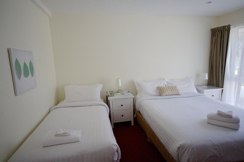 Sanctuary House Resort Motel - Accommodation 4U 18