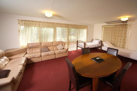 Sanctuary House Resort Motel - Accommodation 4U 15