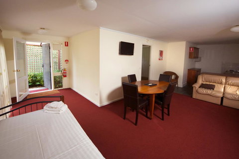 Sanctuary House Resort Motel - Accommodation 4U 20