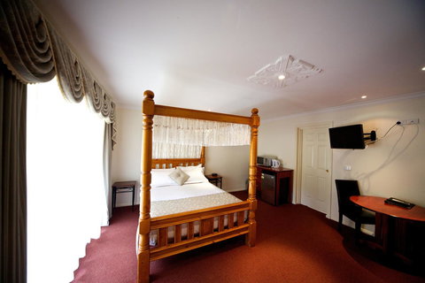 Sanctuary House Resort Motel - Accommodation 4U 19