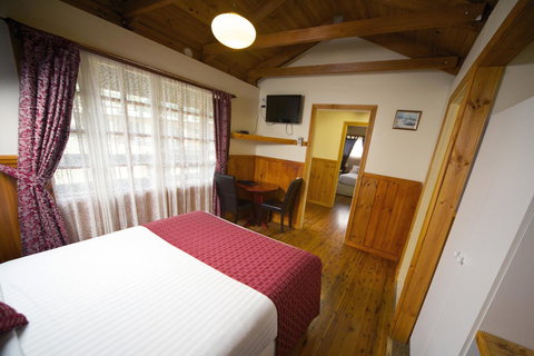 Sanctuary House Resort Motel - Accommodation 4U 3