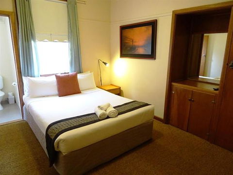 Amara Springs Guest House - Accommodation 4U 32