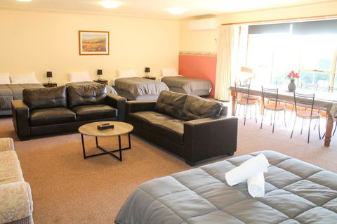 St Georges Motor Inn - Accommodation 4U 24