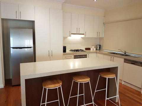Healesville House - Fig Tree House - Accommodation 4U 5