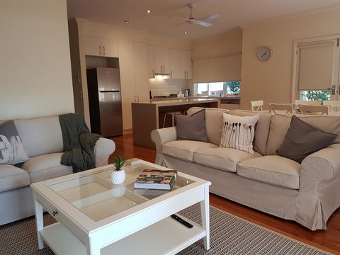 Healesville House - Fig Tree House - Accommodation 4U 7