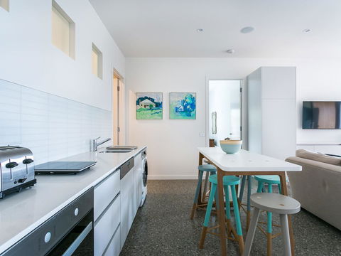 Lansdowne Villa - With Swimming Pool - Accommodation 4U 6