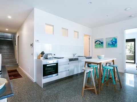 Lansdowne Villa - With Swimming Pool - Accommodation 4U 8