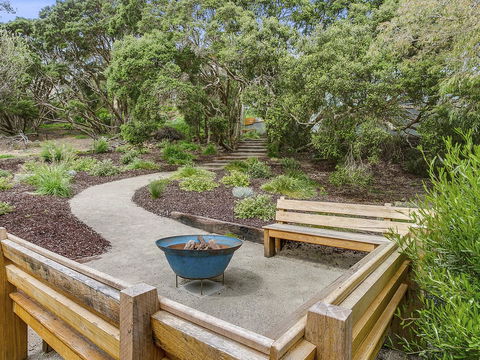 Lansdowne Villa - With Swimming Pool - Accommodation 4U 13
