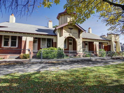 Boutique Heritage Studios On Ryrie Geelong CBD Opposite Hospital - Accommodation 4U 4