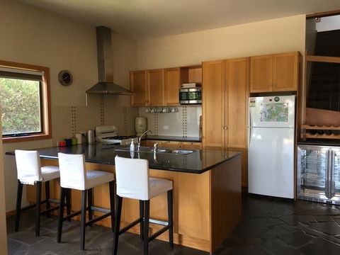 Apostle Hideaway - Central Port Campbell - Accommodation 4U 2